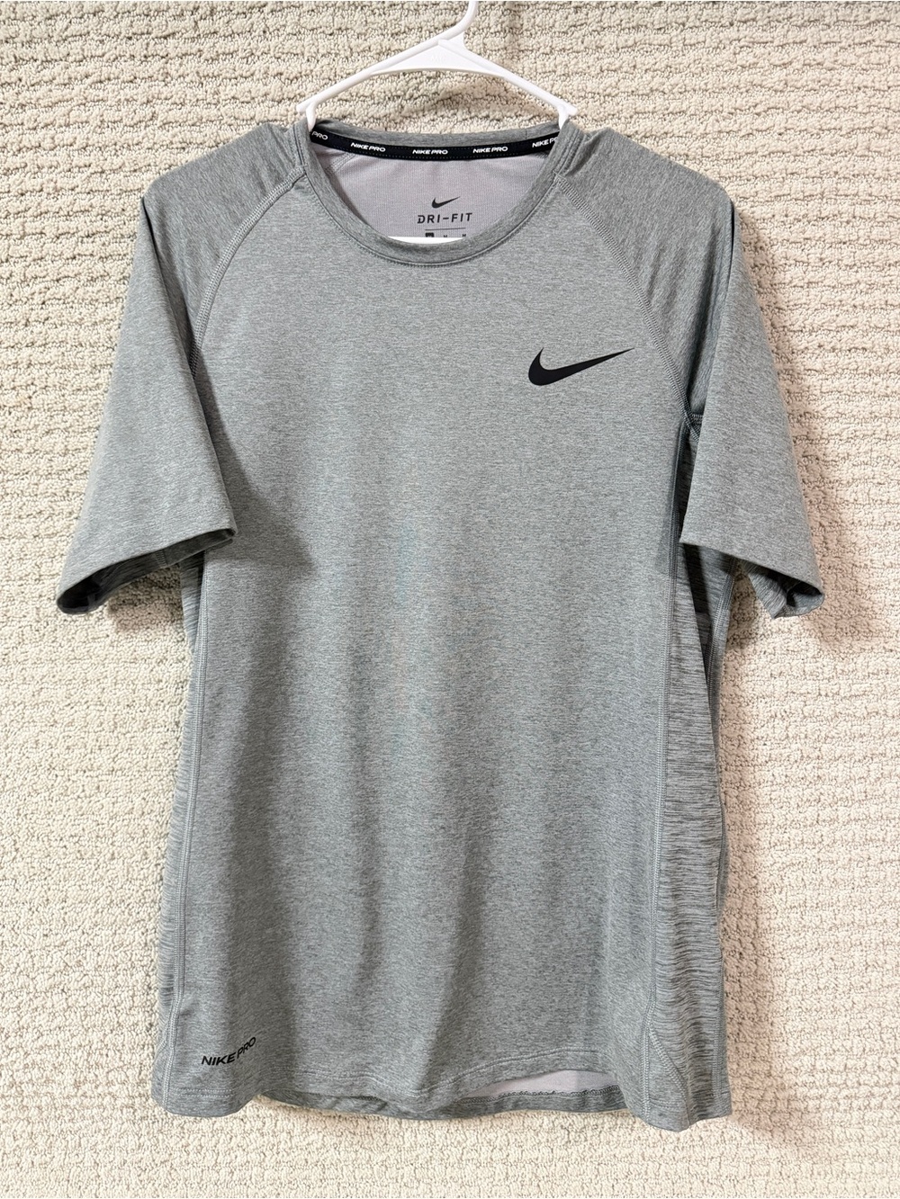 Nike Men’s Dri-FIT Short Sleeve Tee — Light Gray with Black Swoosh Sz M